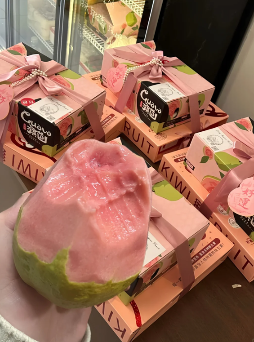 红宝石芭乐双拼草莓红心芭乐冰淇淋奶油白心芭乐番石榴4.5-5斤